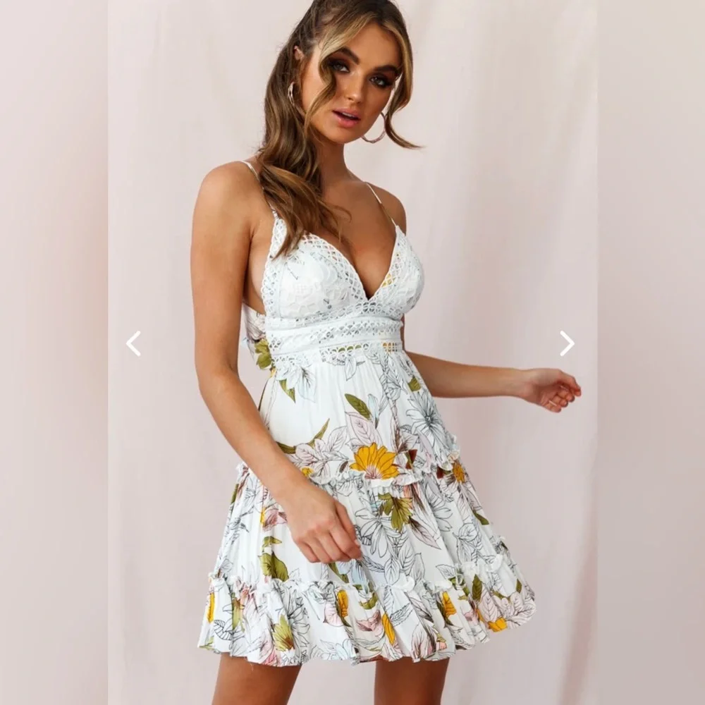Selfie Leslie Tie-Knot Back Dress Floral Print - Picture 2 of 10